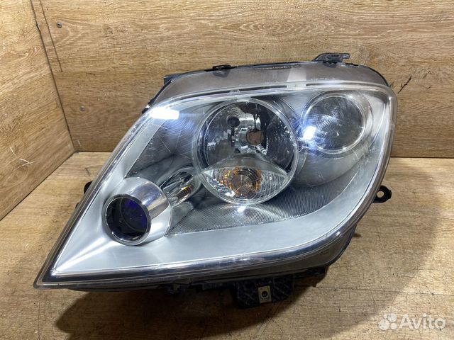 Фара передняя левая Lancia Phedra 141946
