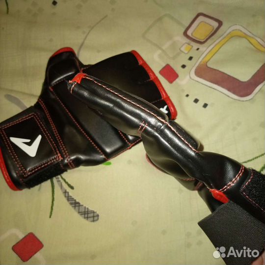 Перчатки для единоборств