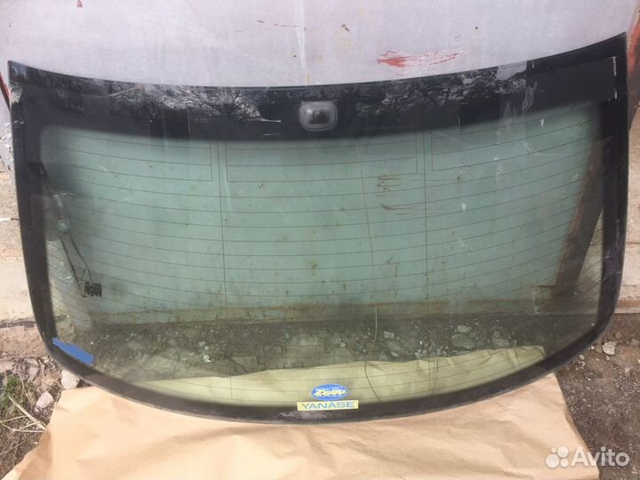 Заднее стекло на Мерседес