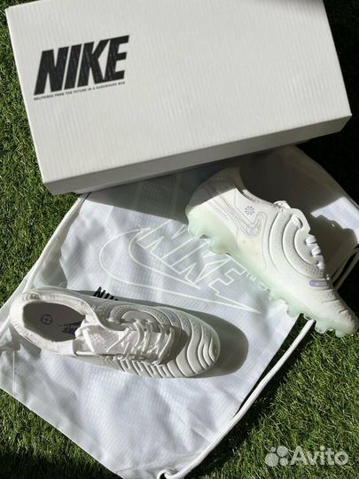 Футбольные бутсы Nike Tiempo