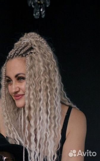 Модель на афрокудри/де косы