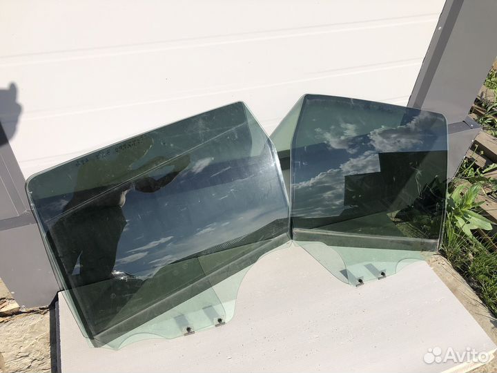 Renault duster боковое стекло заднее левое