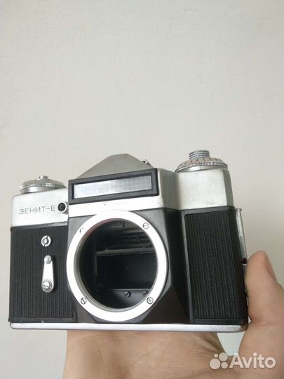 Плёночный фотоаппарат Зенит Е (СССР )