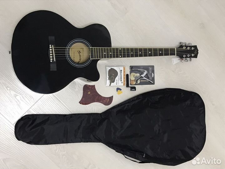Акустическая гитара с комплектом