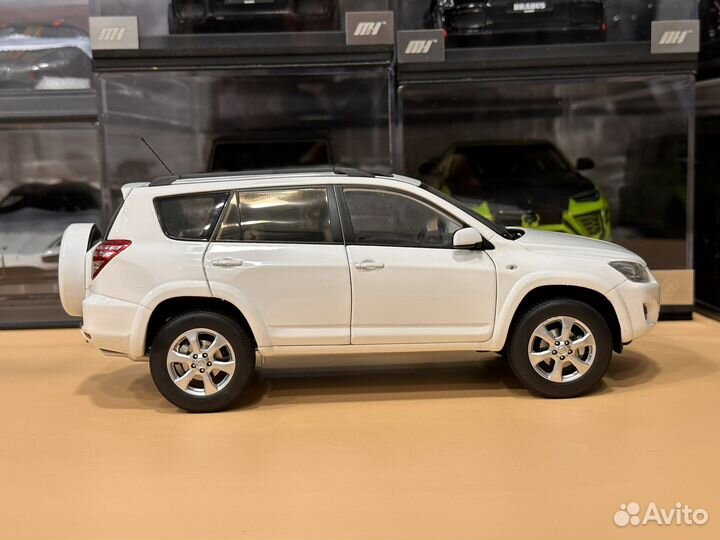 Paudi Models Toyota Rav4 2009 (2220W) 1:18