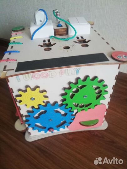 Бизиборд куб