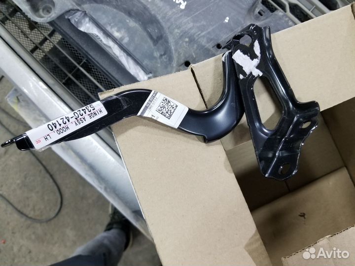 Петля капота левая Toyota Rav4 50