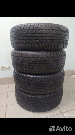 Kumho I'Zen Stud Snow KW11 225/60 R17