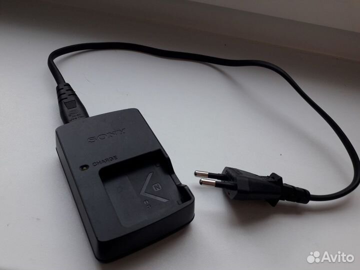 Зарядное устройство Sony BC-CSN