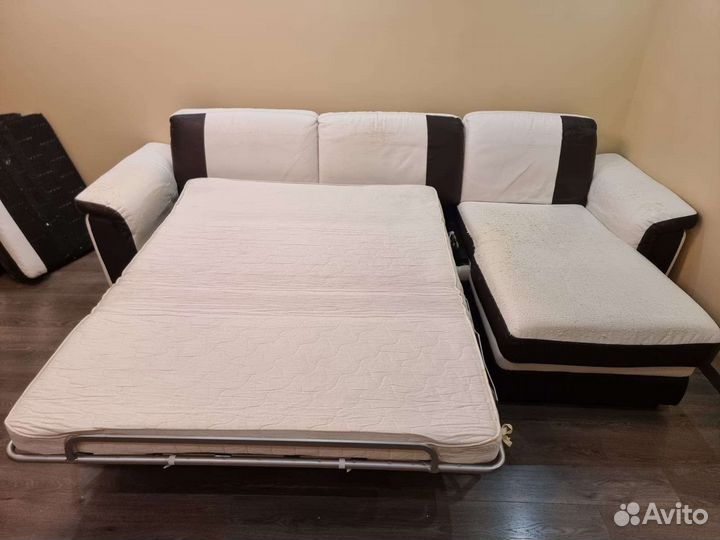 Кожаный диван бу