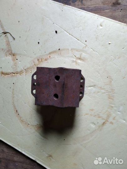 Подушка двигателя