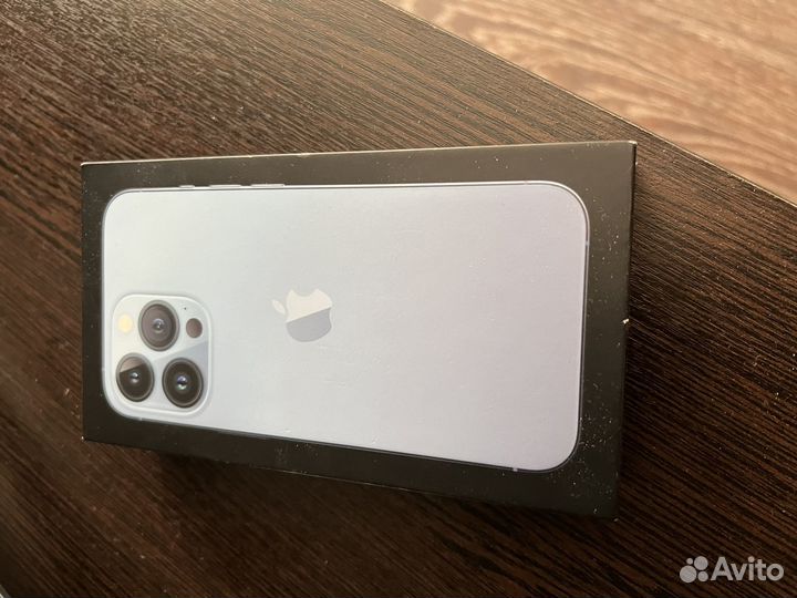 Коробка от iPhone 13 pro