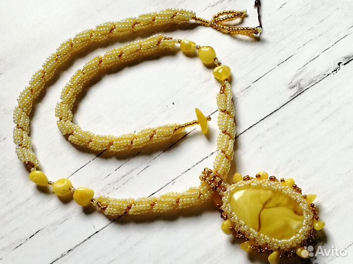 Колье янтарь бисер