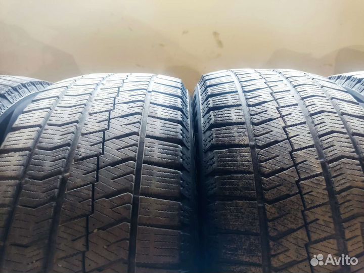 Bridgestone Blizzak VRX2 215/55 R17