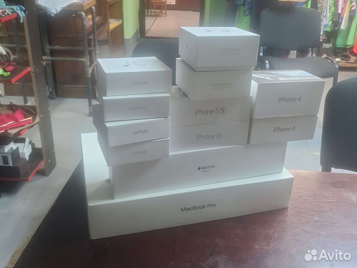 Коробки от техники Apple