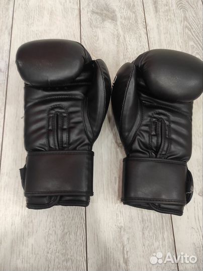 Боксерские перчатки 10 oz