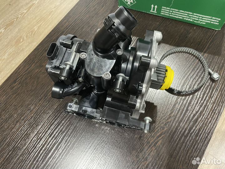 Помпа термостат VAG 538036010 INA