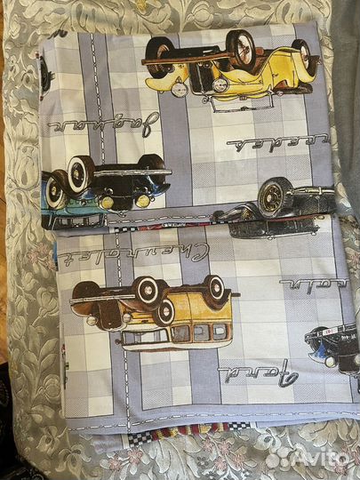 Бампер в кроватку+пастельное белье, б/у