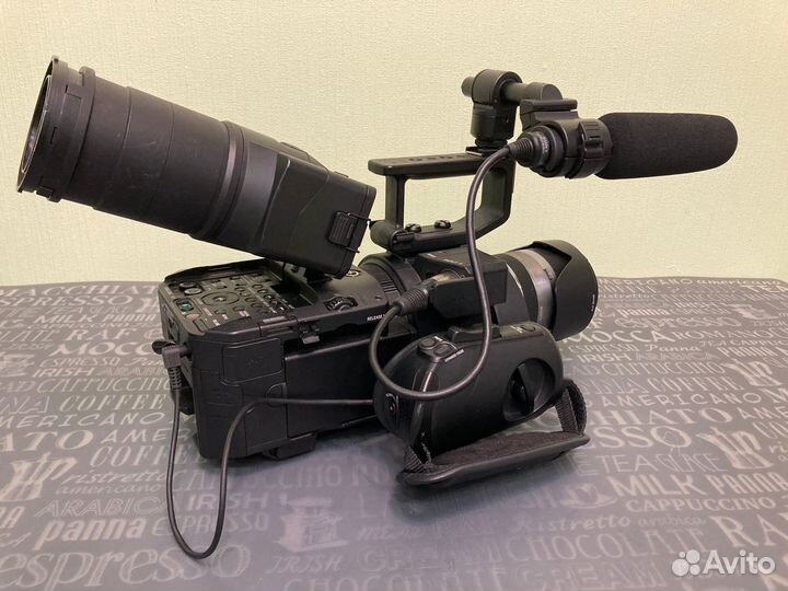 Профессиональный камкодер Sony FS-700 EK