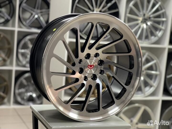 Литые диски R17 Vossen