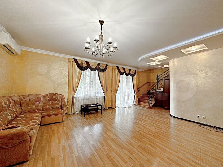 Дом 200 м² на участке 6 сот.