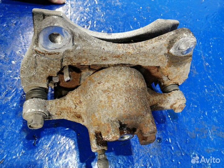 Суппорт передний левый Mitsubishi Outlander GF 2.0