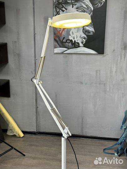 Лампа лупа для косметолога