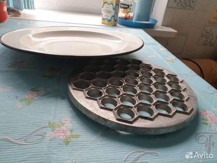 Пельменница новая СССР, эмалированное блюдо