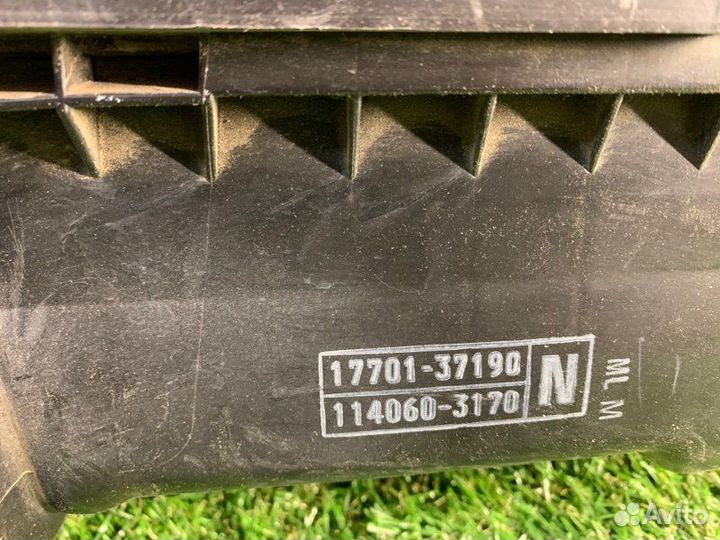 Корпус воздушного фильтра Toyota Wish ZGE20