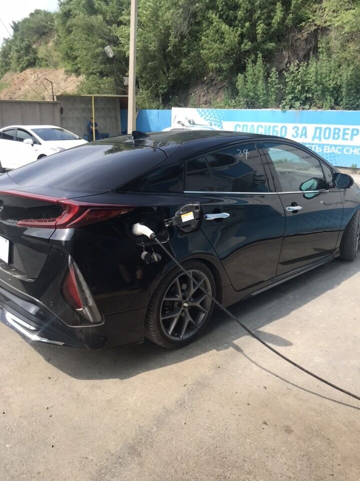 Toyota Prius PHV: фото владельца