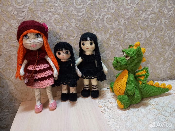 Вязаная кукла ручной работы