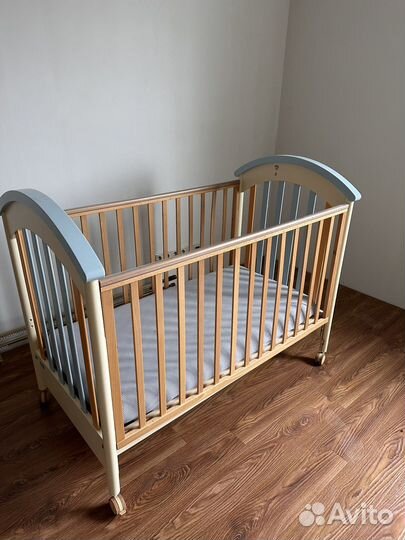 Детская кроватка