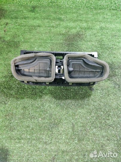 Дефлектор воздушный центральный Volkswagen Polo