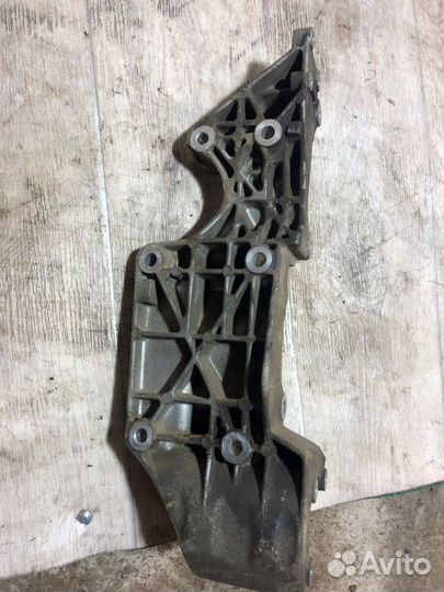 Кронштейн генератора Skoda Octavia A4 Tour 1.6 BFQ