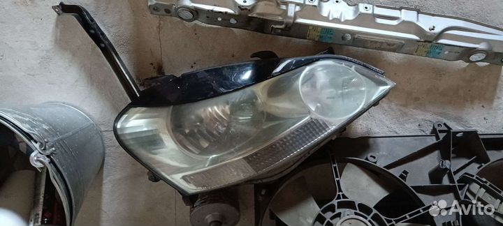 Фары toyota ipsum acm 21