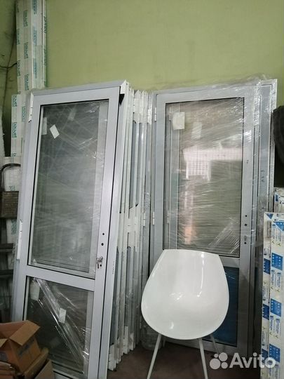 Двери алюминиевые 80х200 с замком