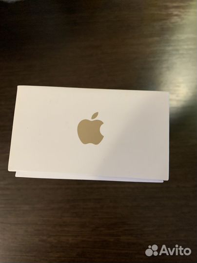 Коробка от iPhone SE