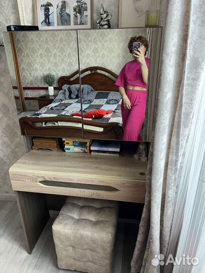 Шкафчик Туалетный стол с зеркалом женский