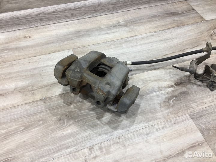 Суппорт передний правый BMW 3 F30 E90 / X1 E84