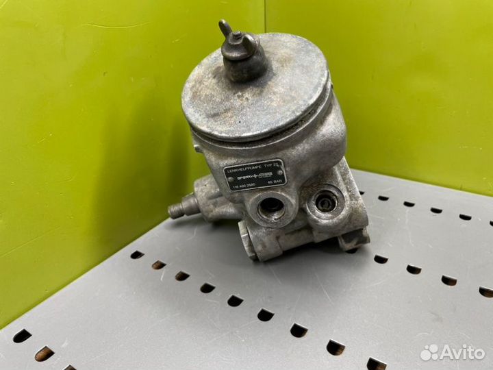 Насос гур Mercedes W123 М102 2.3 1985