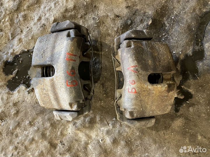 Передний супорт Volkswagen Passat B6