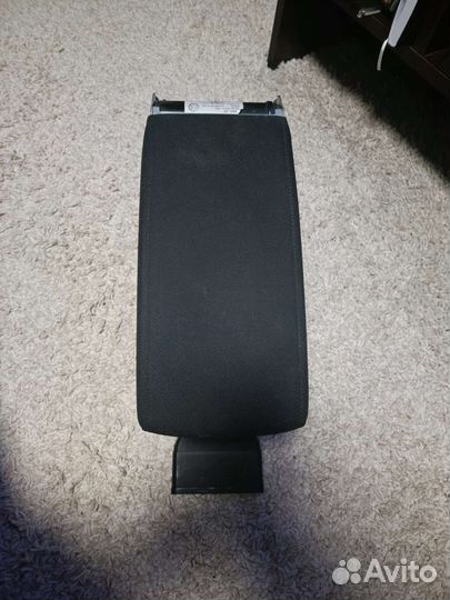 Подлокотник на passat B6