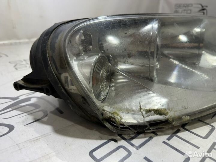 Фара правая Volkswagen Touareg 7L 3.2 BAA 2004