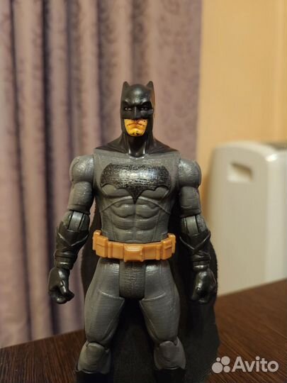 Фигурка бэтмен