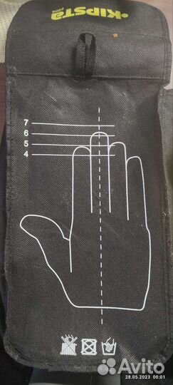 Вратарские перчатки