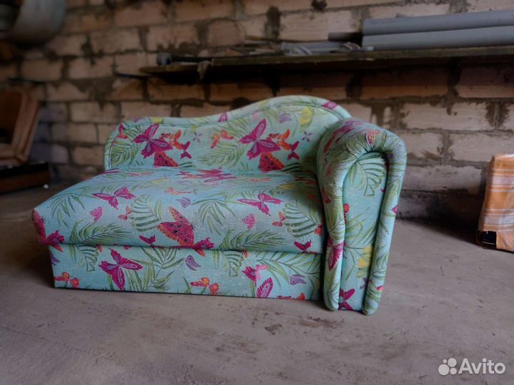 Маленький диванчик