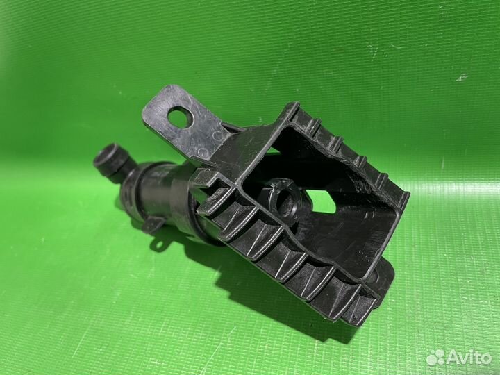 Форсунка фароомывателя правая Subaru Forester S11