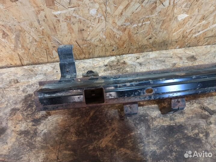 Усилитель заднего бампера Hyundai Tucson 1