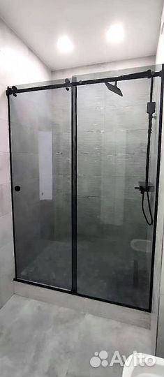 Душевые перегородки черные