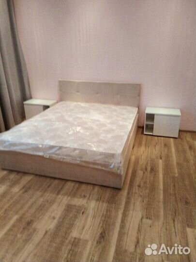 Кровать велюр бежевая 1.6